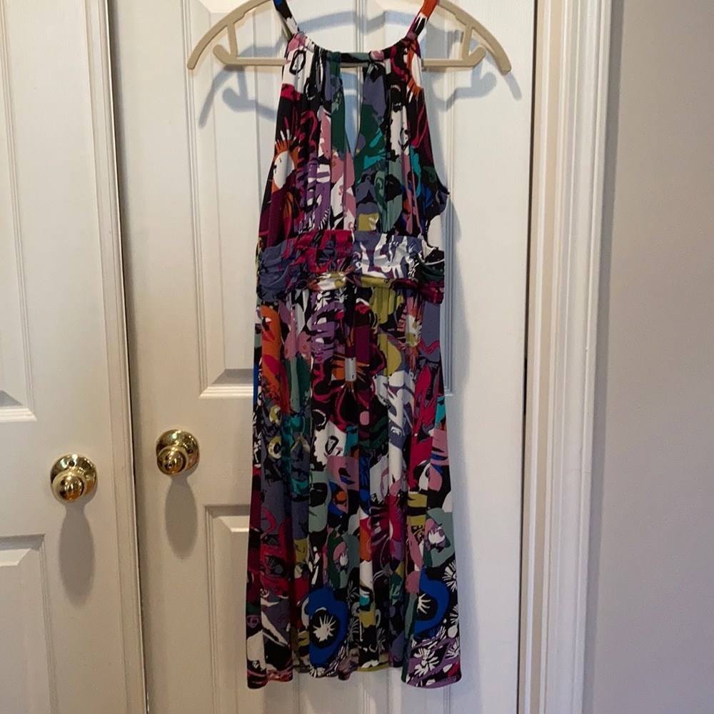 Dress with keyhole